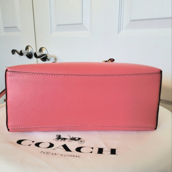 Coach Mollie 25 Taffy Pink and Gold Crossbody Bag with Sophisticated Design - Picture 4 of 4